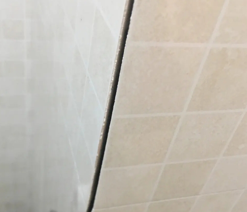 娄烦瓷砖空鼓维修公司分享阳台瓷砖脱落的修复过程可以分为以下几个步骤