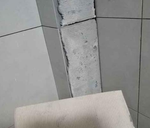 娄烦瓷砖空鼓维修公司分享下厨房瓷砖脱落的补救措施。